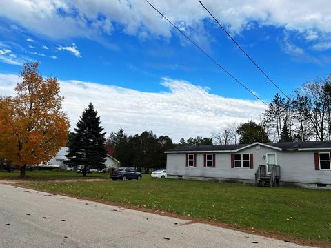 421 S Pine St, Evart, MI 49631 photo 4