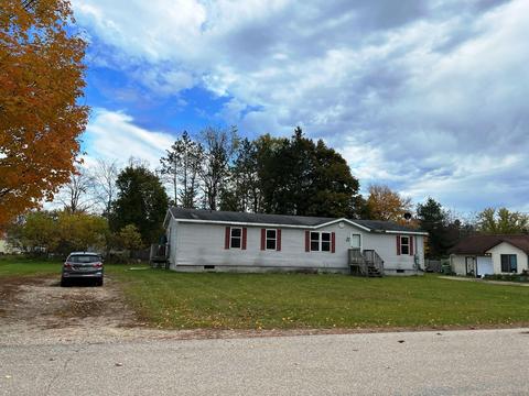 421 S Pine St, Evart, MI 49631 photo 5