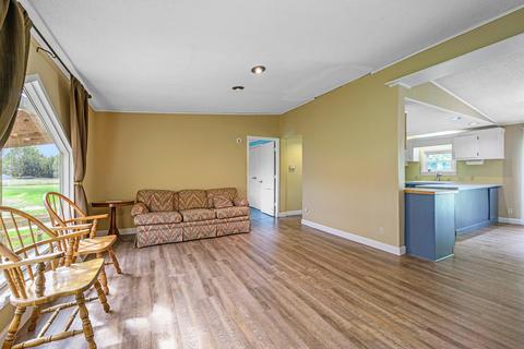 1004 N Bridge St, Belding, MI 48809 photo 4