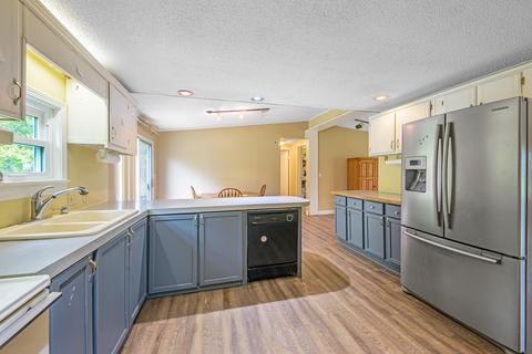 1004 N Bridge St, Belding, MI 48809 photo 8