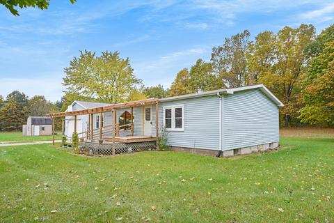 1004 N Bridge St, Belding, MI 48809 photo 2