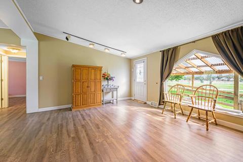 1004 N Bridge St, Belding, MI 48809 photo 5