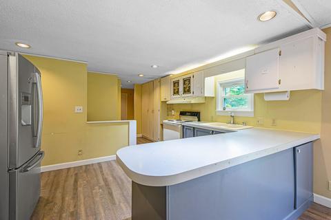 1004 N Bridge St, Belding, MI 48809 photo 7