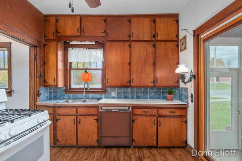 504 Pleasant St, Belding, MI 48809 photo 11