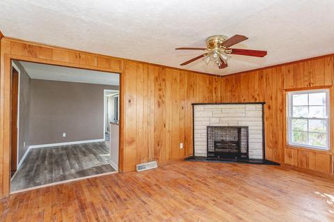 915 Lowell Ave, Jackson, MI 49202 photo 2