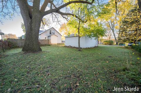 927 Charles St, Belding, MI 48809 photo 32