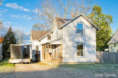 927 Charles St, Belding, MI 48809 photo 1