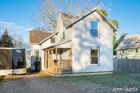 927 Charles St, Belding, MI 48809 photo 2