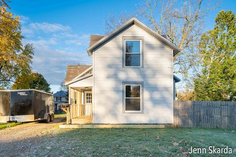 927 Charles St, Belding, MI 48809 photo 3