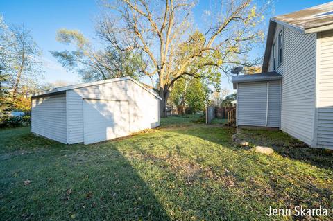 927 Charles St, Belding, MI 48809 photo 28