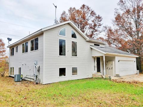 1477 Clinton Ln, White Cloud, MI 49349 photo 1