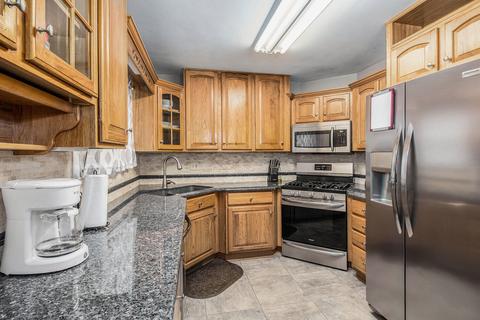 588 Robinson Rd, Jackson, MI 49203 photo 17