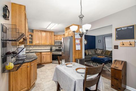 588 Robinson Rd, Jackson, MI 49203 photo 7