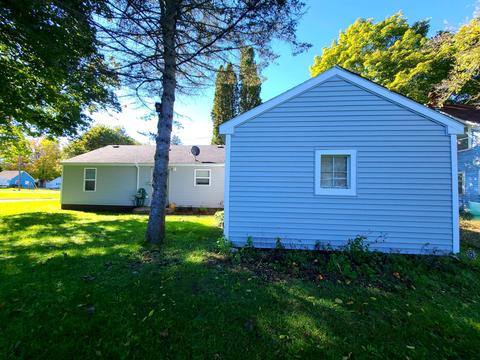323 S 5th St, Edmore, MI 48829 photo 6