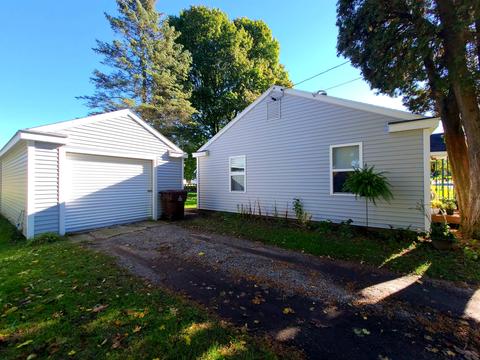 323 S 5th St, Edmore, MI 48829 photo 7