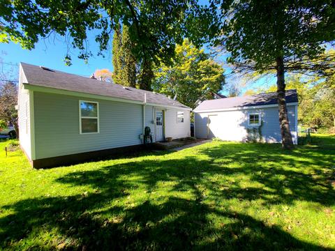 323 S 5th St, Edmore, MI 48829 photo 4