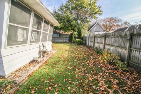 108 W Hoffman St, Three Rivers, MI 49093 photo 4