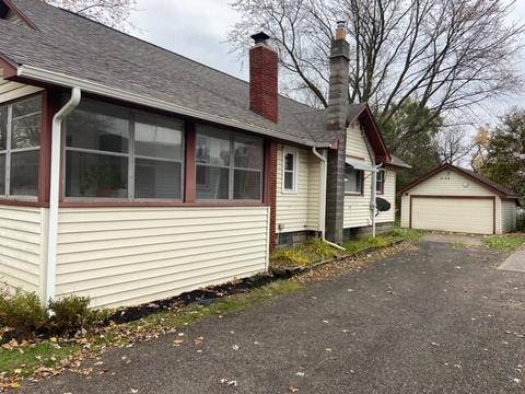 107 E Meadow Heights Ave, Jackson, MI 49203 photo 2