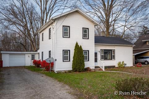 61 E Main St, Saranac, MI 48881 photo 1