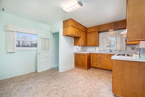 716 Spring St, Three Rivers, MI 49093 photo 11