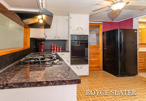 933 Pleasant St, Belding, MI 48809 photo 10