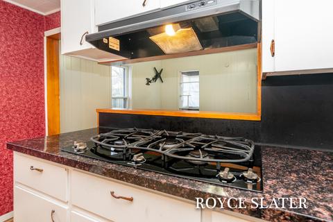933 Pleasant St, Belding, MI 48809 photo 11