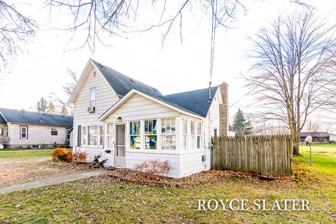 933 Pleasant St, Belding, MI 48809 photo 3