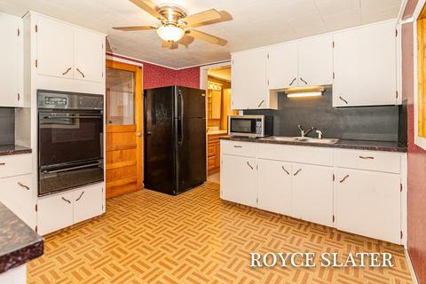 933 Pleasant St, Belding, MI 48809 photo 12