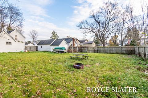 933 Pleasant St, Belding, MI 48809 photo 4