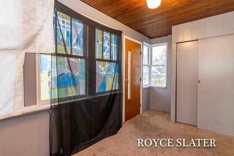 933 Pleasant St, Belding, MI 48809 photo 7