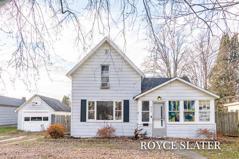 933 Pleasant St, Belding, MI 48809 photo 1