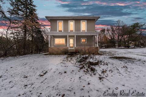 505 E Day St, Stanton, MI 48888 photo 2