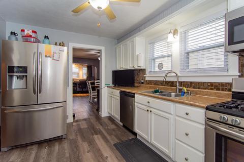 11 E Beech St, Three Oaks, MI 49128 photo 4