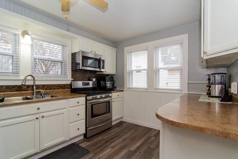 11 E Beech St, Three Oaks, MI 49128 photo 3