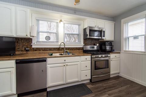 11 E Beech St, Three Oaks, MI 49128 photo 5