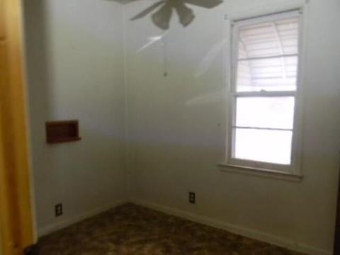 976 Johnson Ave, Flint, MI 48532 photo 5