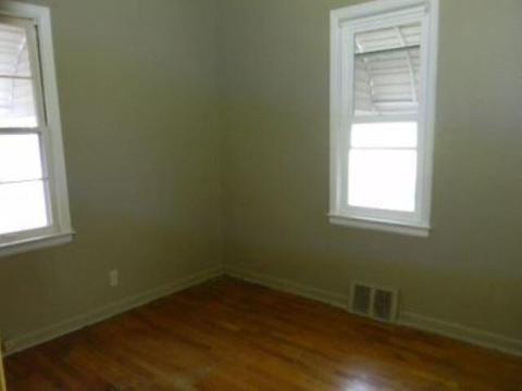 976 Johnson Ave, Flint, MI 48532 photo 4