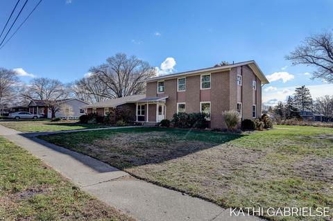 618 Fall St, Spring Lake, MI 49456 photo 2