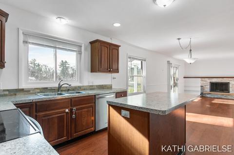 618 Fall St, Spring Lake, MI 49456 photo 14