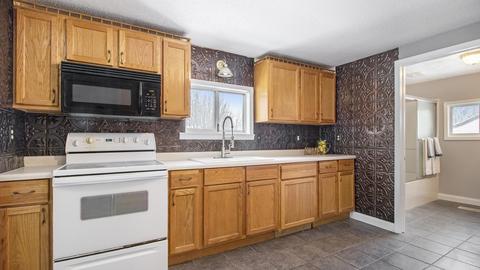219 Briscoe Pl, Jackson, MI 49203 photo 6
