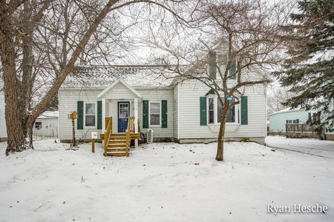 430 E Main St, Fremont, MI 49412 photo 2
