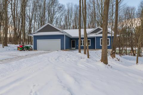 212 Golfview Dr, Plainwell, MI 49080 photo 2