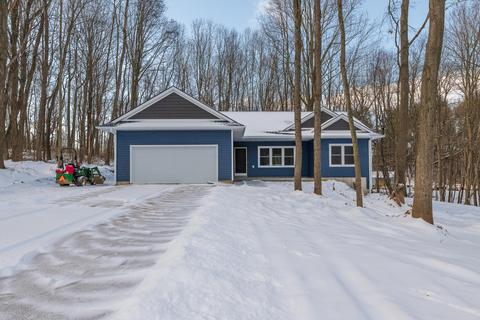 212 Golfview Dr, Plainwell, MI 49080 photo 1