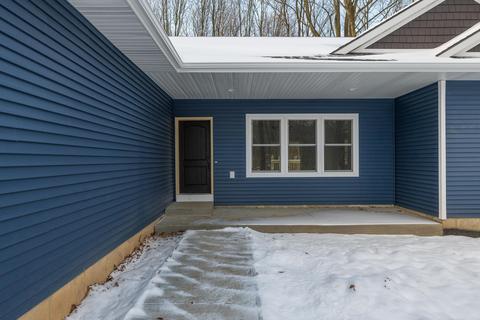 212 Golfview Dr, Plainwell, MI 49080 photo 3