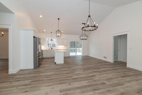 212 Golfview Dr, Plainwell, MI 49080 photo 5