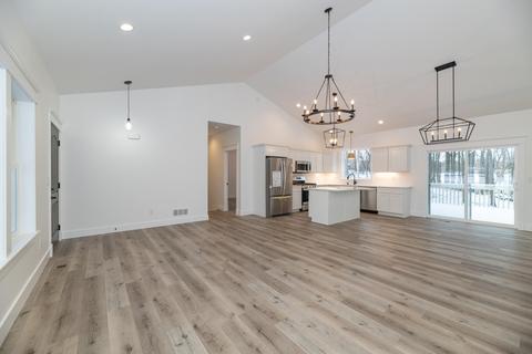 212 Golfview Dr, Plainwell, MI 49080 photo 6