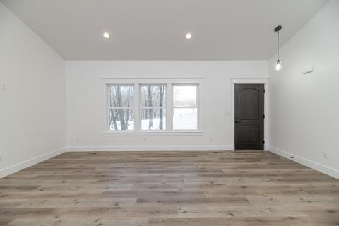 212 Golfview Dr, Plainwell, MI 49080 photo 8