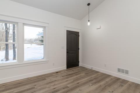 212 Golfview Dr, Plainwell, MI 49080 photo 4