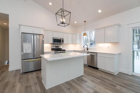 212 Golfview Dr, Plainwell, MI 49080 photo 9