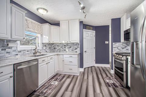 2083 Arbor Meadows Dr, Dewitt, MI 48820 photo 2
